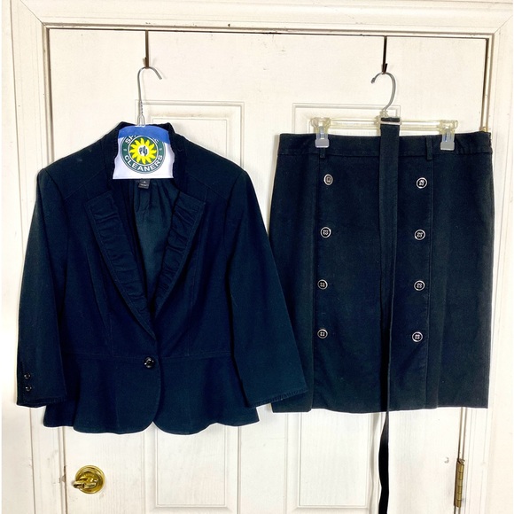 White House Black Market Dresses & Skirts - WHBM 3 piece woman’s suit, jacket, skirt, belt, both  fully lined.  Size 14